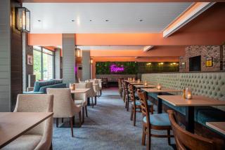 Tiverton Hotel Lounge & Venue - 5