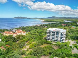 Spacious Ocean View Condo, Luxury in La Perla - 9