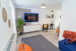 Davies House 3 bed 3 bath sleeps 6 parking garden - 0
