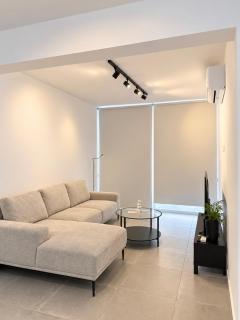 The Minimal Nest - 2