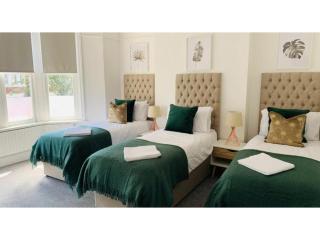 Quiet 4-Bed Cardiff Home Near Roath Park - 9