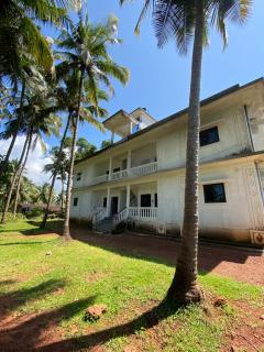 The Coastal Cove!! Your little escape by the sea - 4
