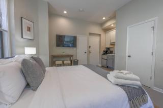 Spacious, Light-Filled Studio in the South End - 5