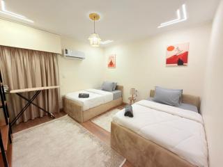 Lux Skyline 3BR Apt With Nile View Balcony - 6