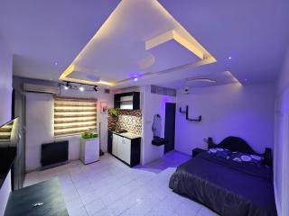 PrimeStay Luxe Apartment - 3