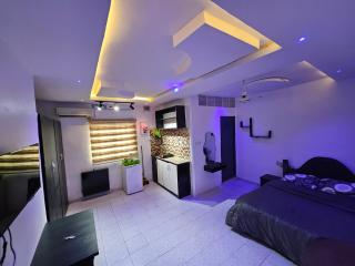 PrimeStay Luxe Apartment - 1