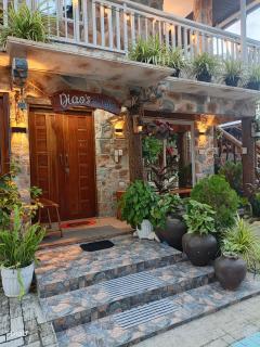 Rustic Stone House with Beach Access - Ilogmalino - 3