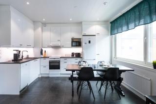 Modern Arctic Home - Free Parking and Fast Wifi - 4