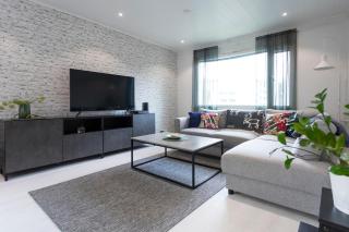 Modern Arctic Home - Free Parking and Fast Wifi - 3