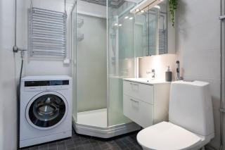 Modern Arctic Home - Free Parking and Fast Wifi - 6