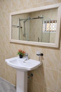 Central Private Family 5BR Wi-Fi Lounge Free Park - 6