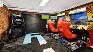SKYES BEACH HOUSE spas sauna arcade machines - 7