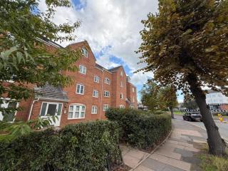 Stylish 2 Bed Contractor and Family Apartment in Coventry - 1