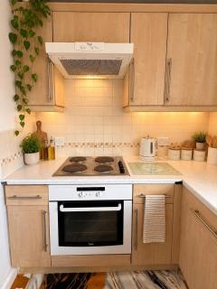 Stylish 2 Bed Contractor and Family Apartment in Coventry - 8