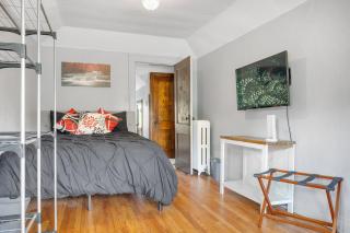 EntireHouse/GlenEllyn/4bd1bath/Laundry/Wheaton - 7