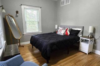 EntireHouse/GlenEllyn/4bd1bath/Laundry/Wheaton - 3