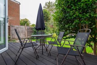 Luxury Home Sleeps 9 with Pool Table Large Garden and 3 Car Parking 9 Minute Walk to Station - 7