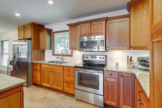 Direct Lake Access! Greers Ferry Home w/ Game Room - 2
