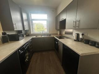 Stylish Hunters Bar apartment, modern, balcony, reserved parking, 4pp - 6