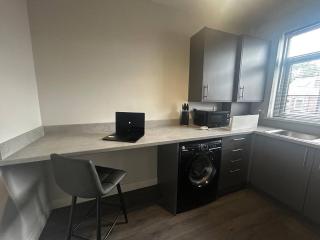Stylish Hunters Bar apartment, modern, balcony, reserved parking, 4pp - 5