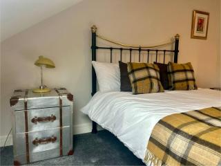 Stylish Hunters Bar apartment, modern, balcony, reserved parking, 4pp - 2