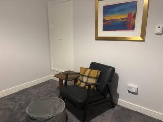Stylish Hunters Bar apartment, modern, balcony, reserved parking, 4pp - 1