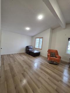 Spacious 3-bedroom, 2-bathroom home in DT yellowknife heated hot water all facilities - 2