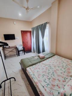 Uptown Escape Single Room Without kitchen - 2
