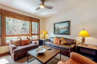 Ski In, Ski Out 2 Bedroom At Snowflake Chairlift - Bluesky Condos - 9