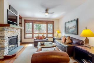 Ski In, Ski Out 2 Bedroom At Snowflake Chairlift - Bluesky Condos - 8
