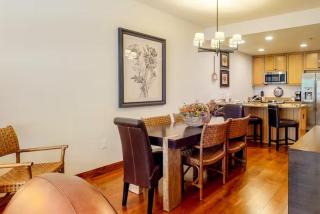 Ski In, Ski Out 2 Bedroom At Snowflake Chairlift - Bluesky Condos - 4