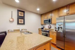 Ski In, Ski Out 2 Bedroom At Snowflake Chairlift - Bluesky Condos - 3