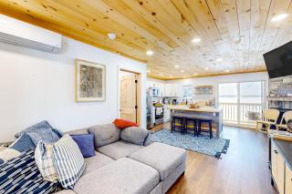 Waterfront Escape on Long Lake! Ski, Paddle + Play - 6