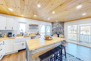 Waterfront Escape on Long Lake! Ski, Paddle + Play - 4