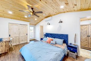 Waterfront Escape on Long Lake! Ski, Paddle + Play - 1