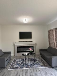 Spacious 3BR Duplex Near Edmonton Airport - 5