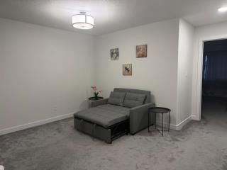 Spacious 3BR Duplex Near Edmonton Airport - 1