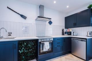 2 Bedroom Apartment in the Centre of Buxton, Peak District - 8