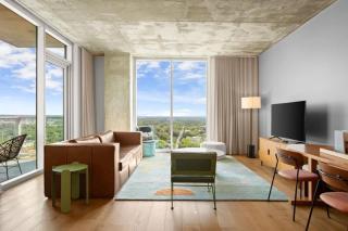 Rainey Street King Suite l Rooftop Pool l ACL x F1 - 7
