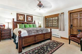4 Bedroom Antlers Vacation Rental With Incredible Slopeside Views And Just A Short Walk To Gondola And Lionshead Village - 1