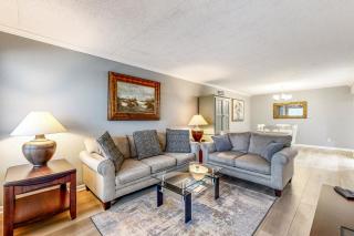 Beachfront condo with Gulf-view balcony central AC pool & tennis - 6