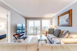 Beachfront condo with Gulf-view balcony central AC pool & tennis - 4