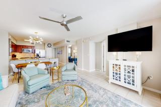 Beachfront condo with pool hot tub gym access balcony W&D & AC - 5