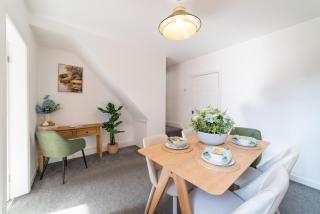 New Home in St Helens with Free Parking & Fast WiFi - 9