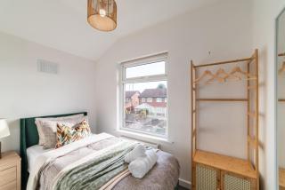 New Home in St Helens with Free Parking & Fast WiFi - 8
