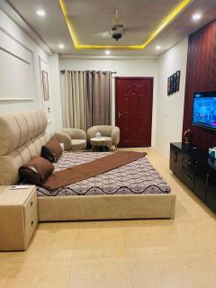 Luxury Studio Stay In Islamabad Near Airport - 4