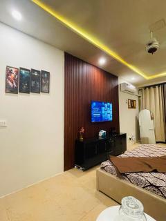 Luxury Studio Stay In Islamabad Near Airport - 1