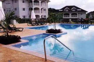 Comfy stay at low cost - Shared pool - Gated 24hrs security - 20mins from Ocho Rios - 3