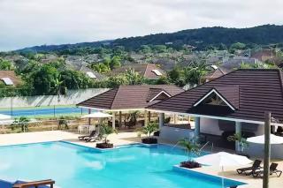 Comfy stay at low cost - Shared pool - Gated 24hrs security - 20mins from Ocho Rios - 1