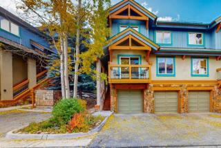 Renovated 2 Bedroom Condo Next To Snowflake Lift - Walk To Lifts And Town! - 0